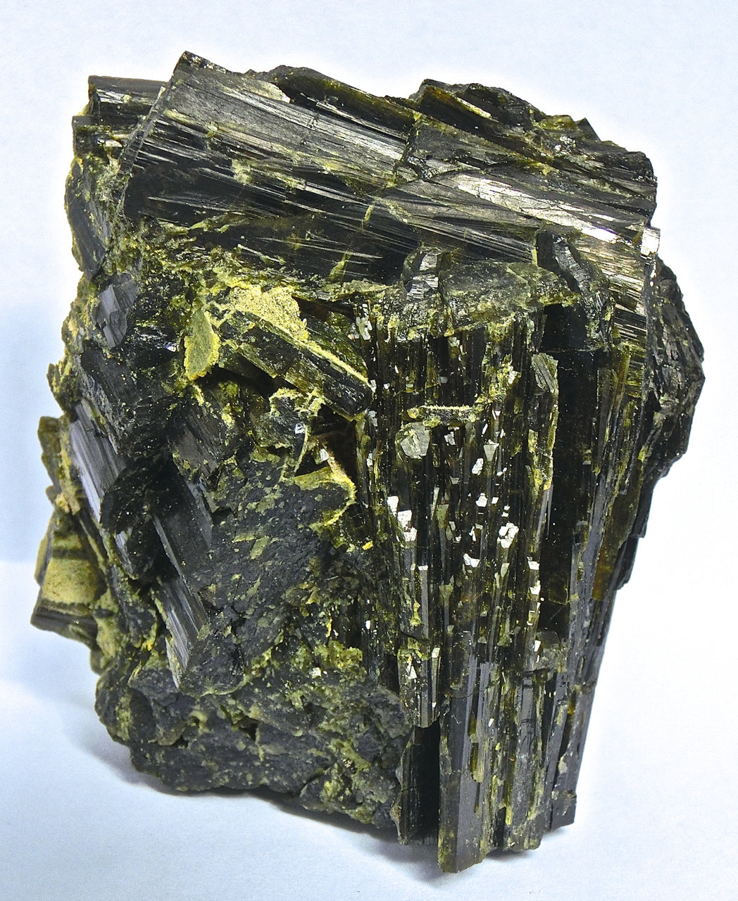 Epidota
8 x 6,5 x 6 cm
(Autor: María Jesús M.)