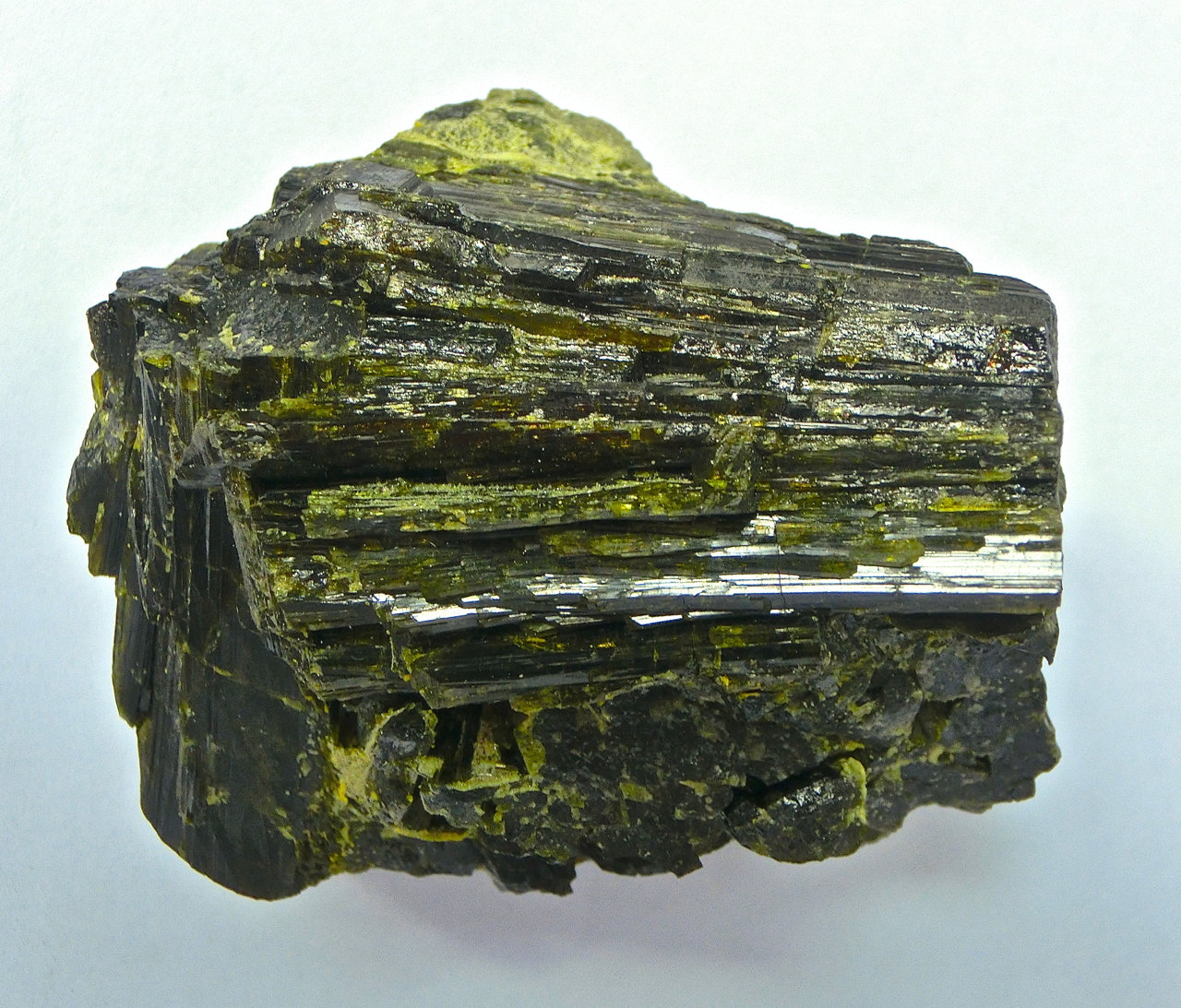 Epidota
8 x 6,5 x 6 cm
(Autor: María Jesús M.)
