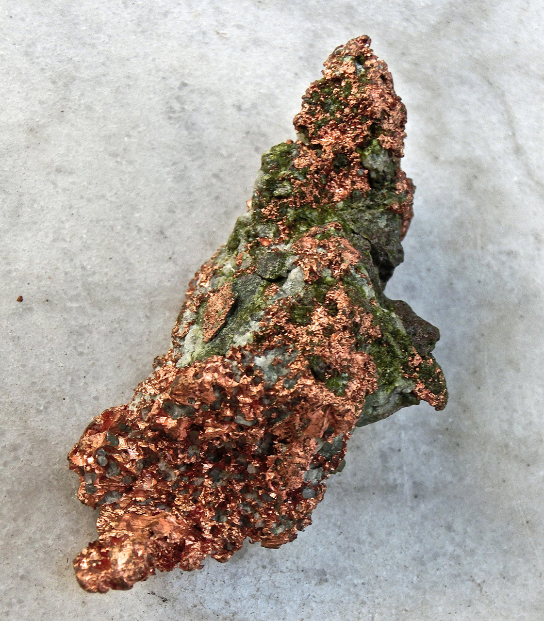 Cobre y epidota.
9 x 4 x 4 cm
(Autor: María Jesús M.)