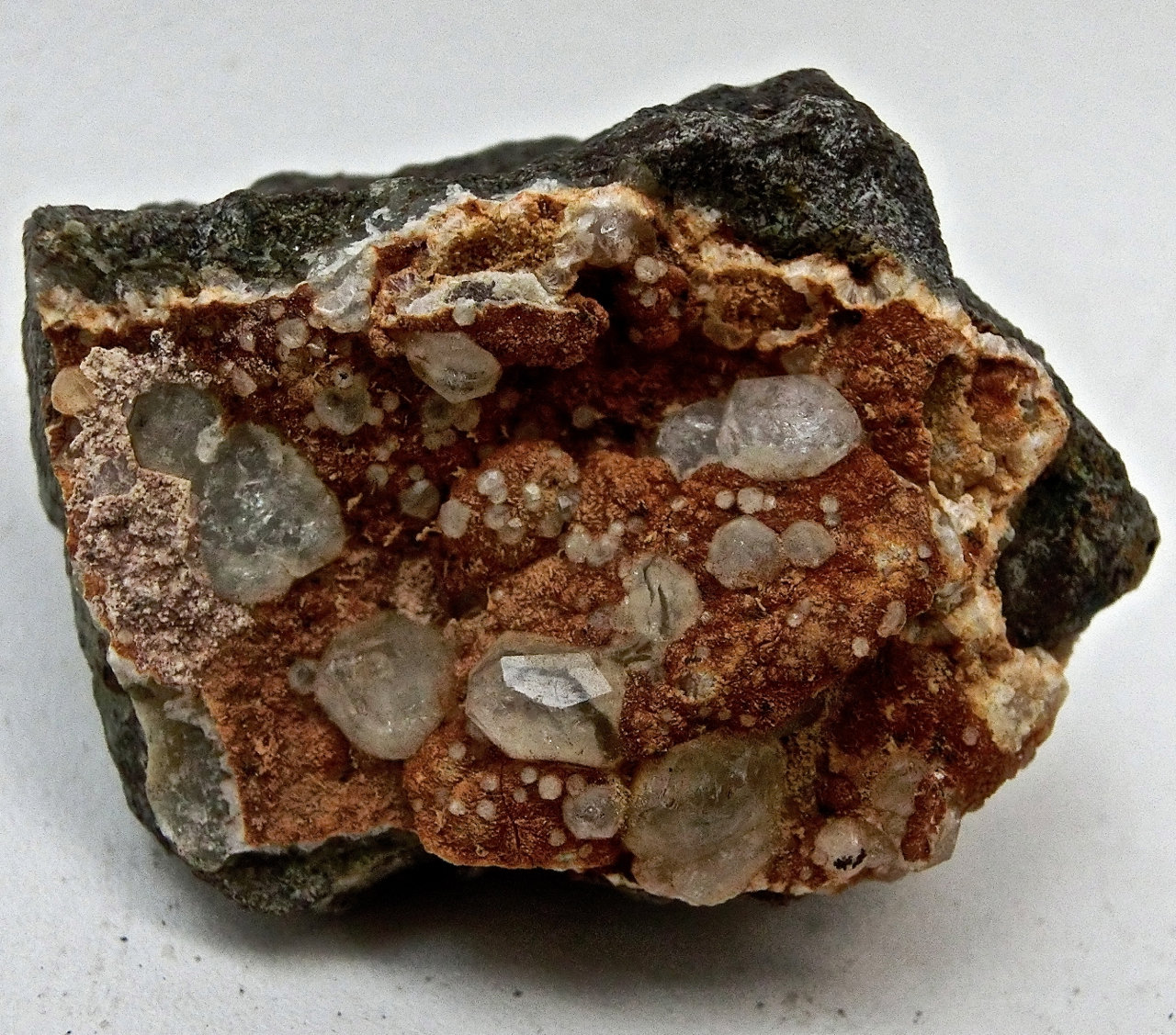 Analcima, Esmectita (Grupo)
5 x 3 x 3 cm
(Autor: María Jesús M.)