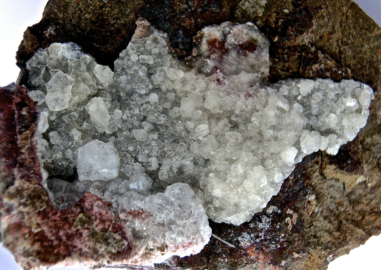 Analcima.
Recubrimiento de 4 x 2,3 cm
(Autor: María Jesús M.)