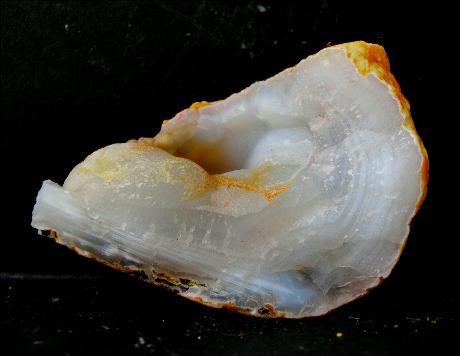 Cuarzo (variedad calcedonia)
Ancho de imagen 6,5 cm
(Autor: María Jesús M.)