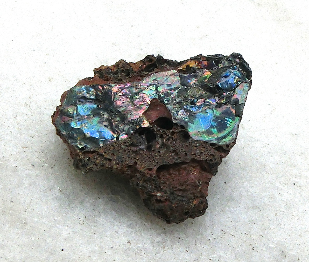 Vidrio volcánico en basalto
3 x 2,5 x 2 cm
(Autor: María Jesús M.)