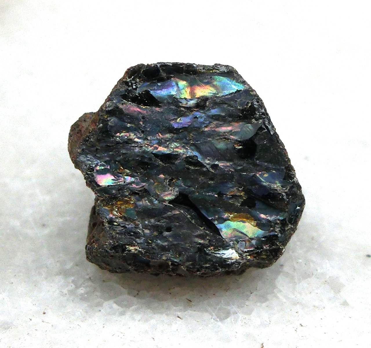 Vidrio volcánico en basalto.
2,5 x 2,5 x 2 cm
(Autor: María Jesús M.)