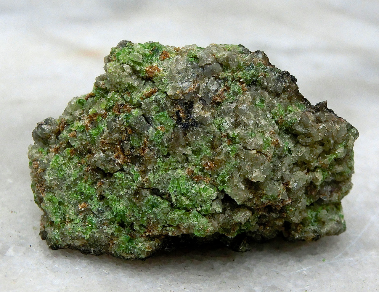 Dunita
7 x 4,5 x 4 cm
(Autor: María Jesús M.)