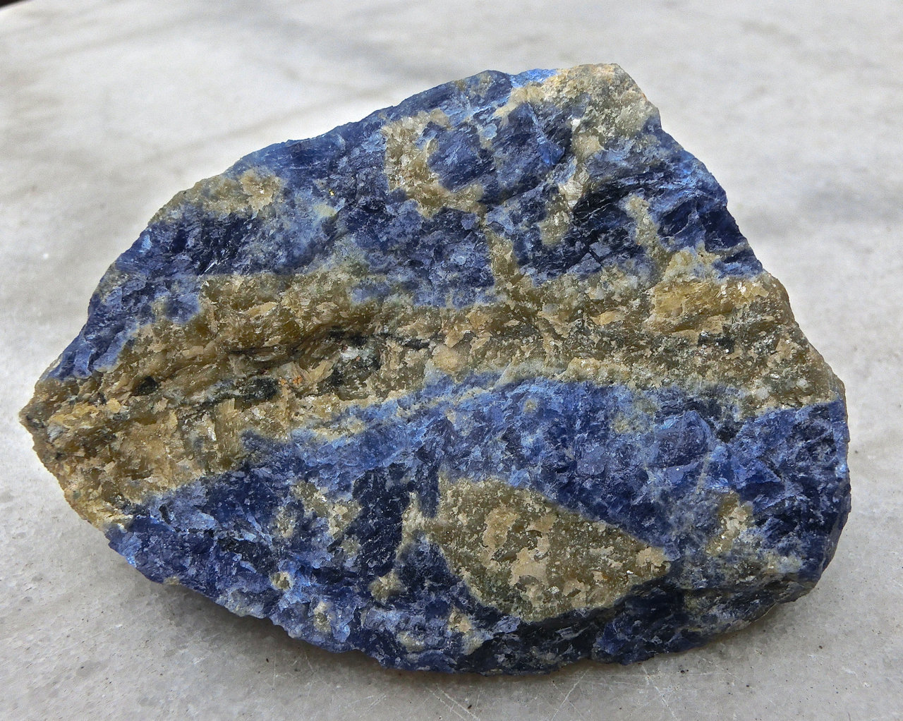 Sodalita y Cancrinita
9 x 6 x 5,5 cm
(Autor: María Jesús M.)