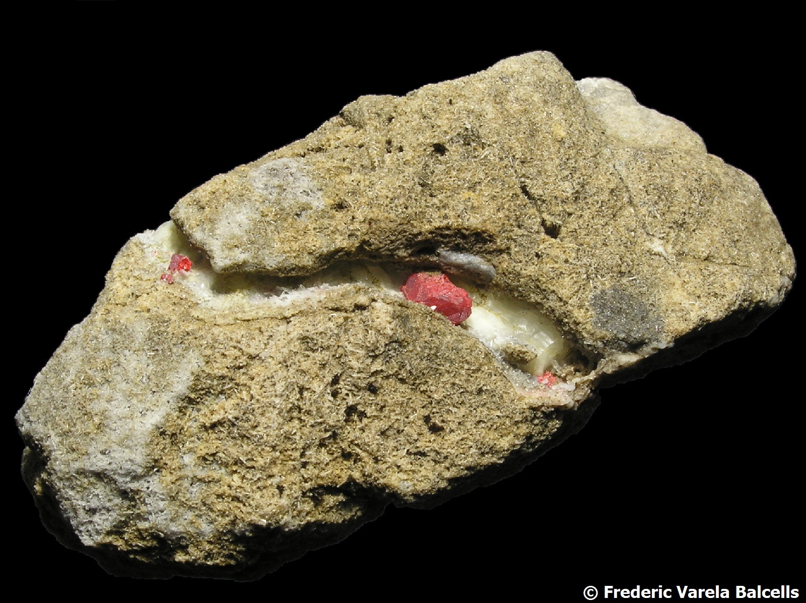 Cinabrio
7 x 5 x 3,5 cm. Cristal mayor 0,6 x 0,3 cm
(Autor: Frederic Varela)
