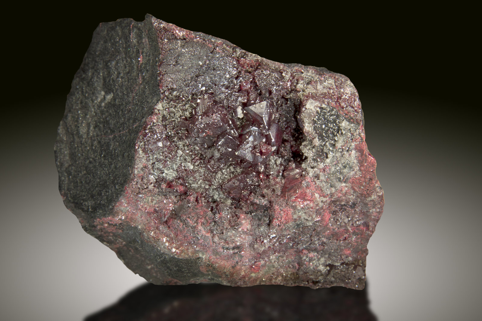 Cinabrio
9x7cm, cristales de 1cm, grupo de 2.5x2cm
(Autor: Raul Vancouver)