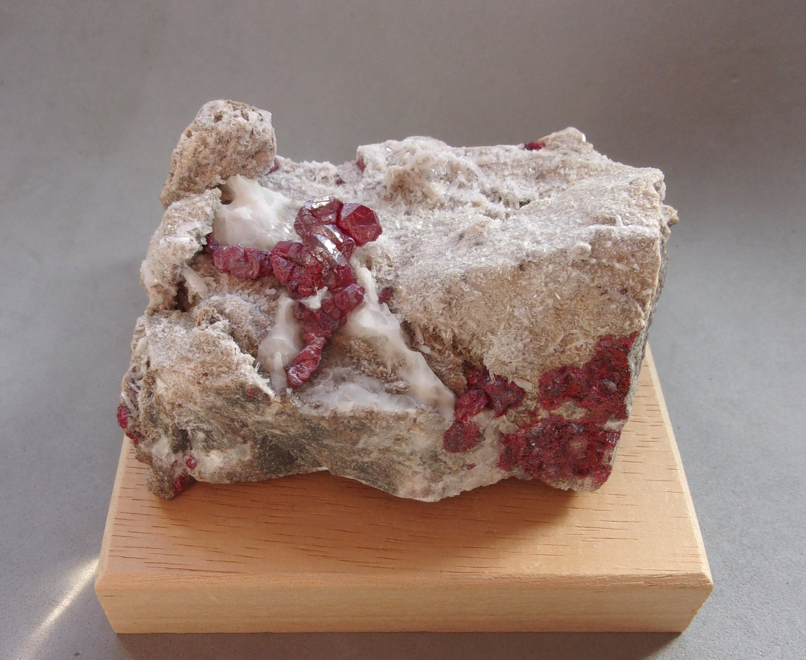 Cinabrio
8,3 x 5,5 x 4,1 cm.
(Autor: J. G. Alcolea)