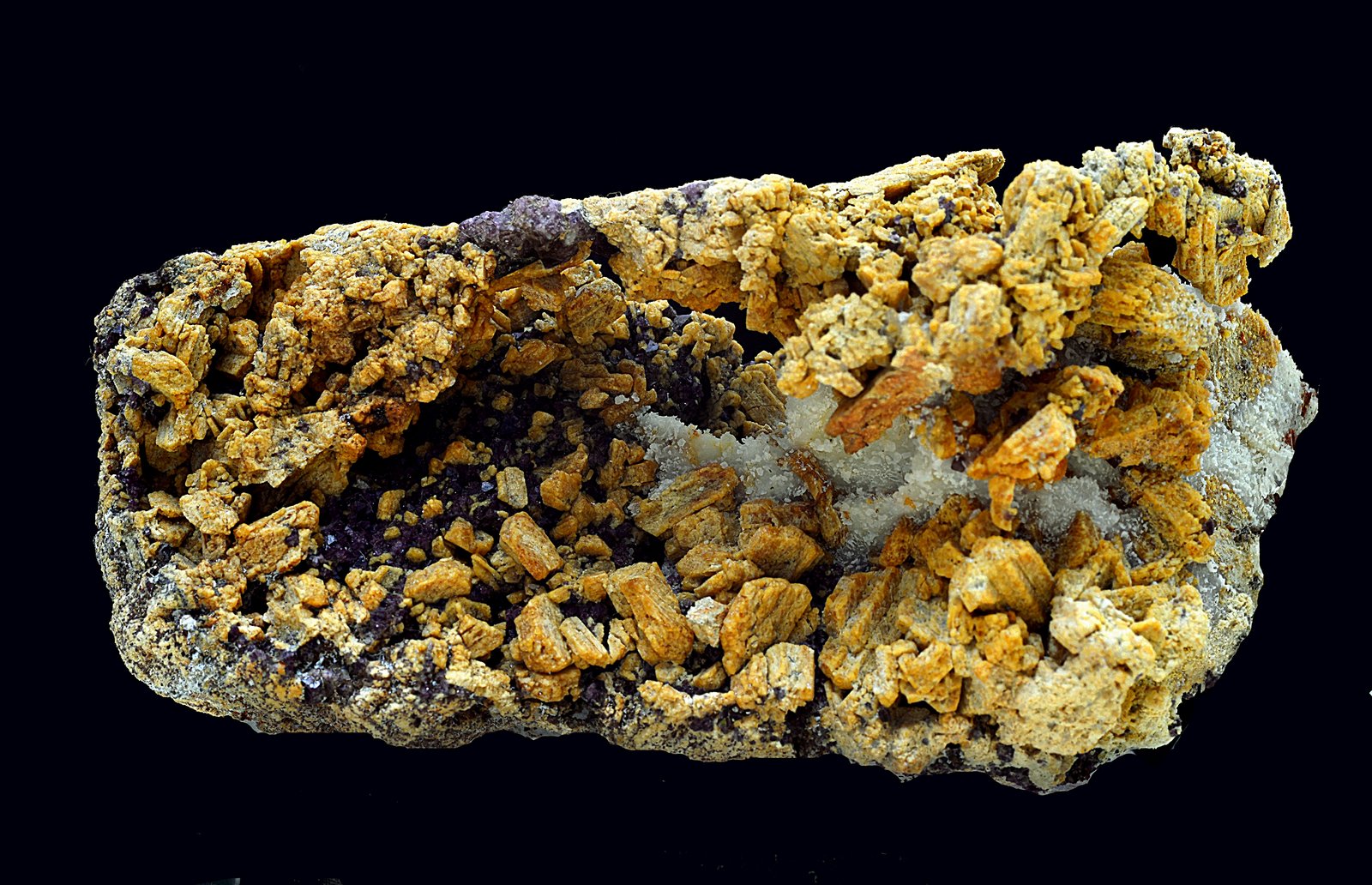 Clinohumita y espinela
8 x 3,5 cm
(Autor: Antonio Carmona)