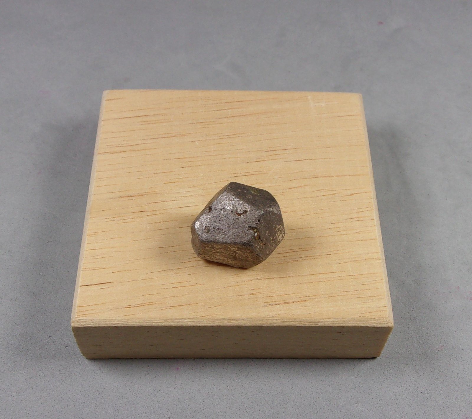 Cobaltita
1,7 x 1,3 x 1,2 cm
(Autor: J. G. Alcolea)