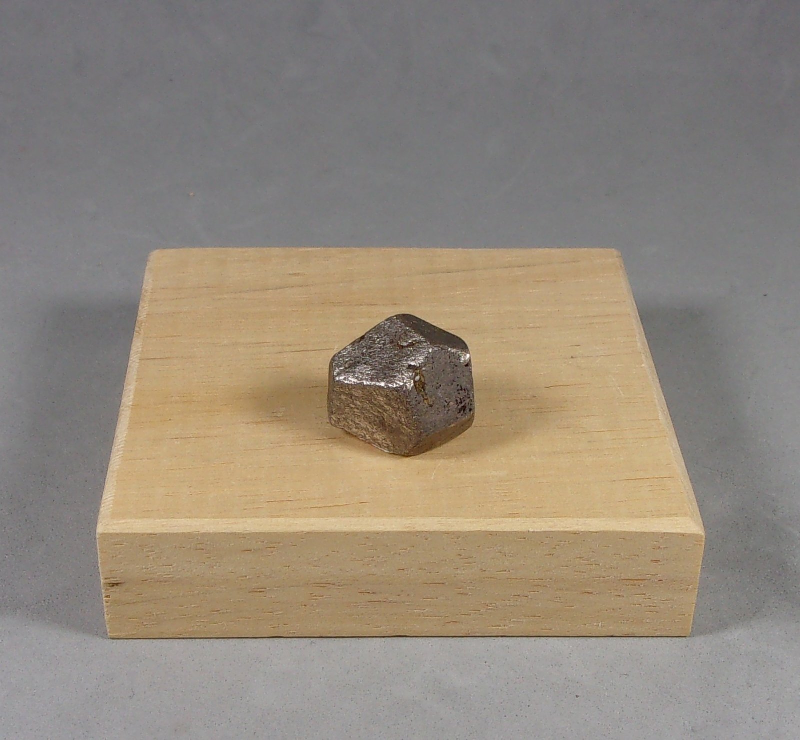 Cobaltita
1,7 x 1,3 x 1,2 cm
(Autor: J. G. Alcolea)