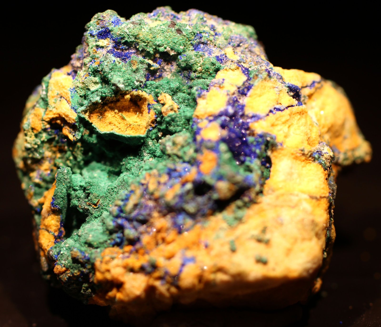 Cobre, Pseudomalaquita, Azurita
31 x 28 x 17 mm.
(Autor: José Luis Zamora)
