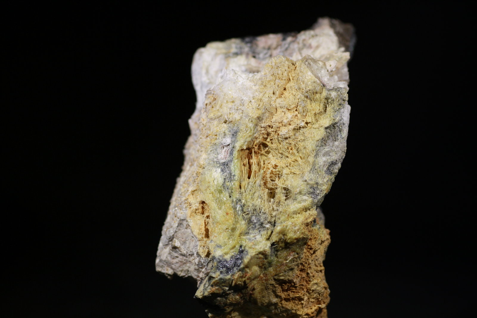 Cervantita
5,5 x 3 cm
(Autor: minero1968)