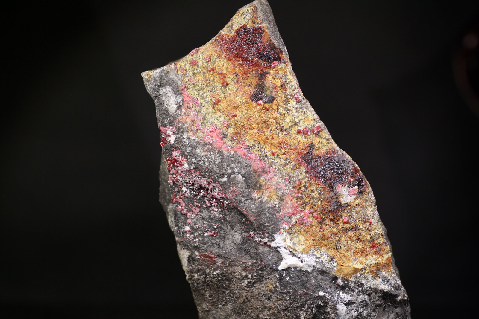 Cinabrio
10,5 x 6 cm
(Autor: minero1968)