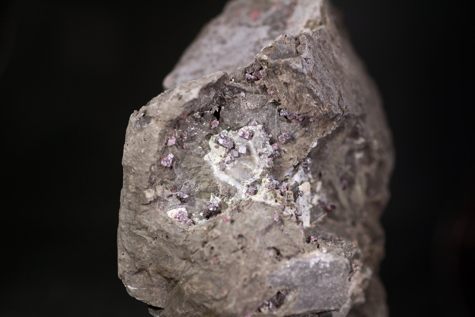 Cinabrio
7,5 x 6,5 cm
(Autor: minero1968)