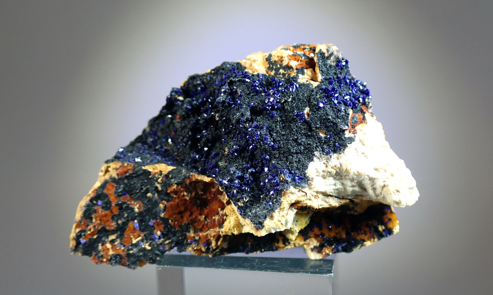 Azurita
Medida: 5,0 x 3,4 x 3,1 cms
(Autor: Joan Martinez Bruguera)
