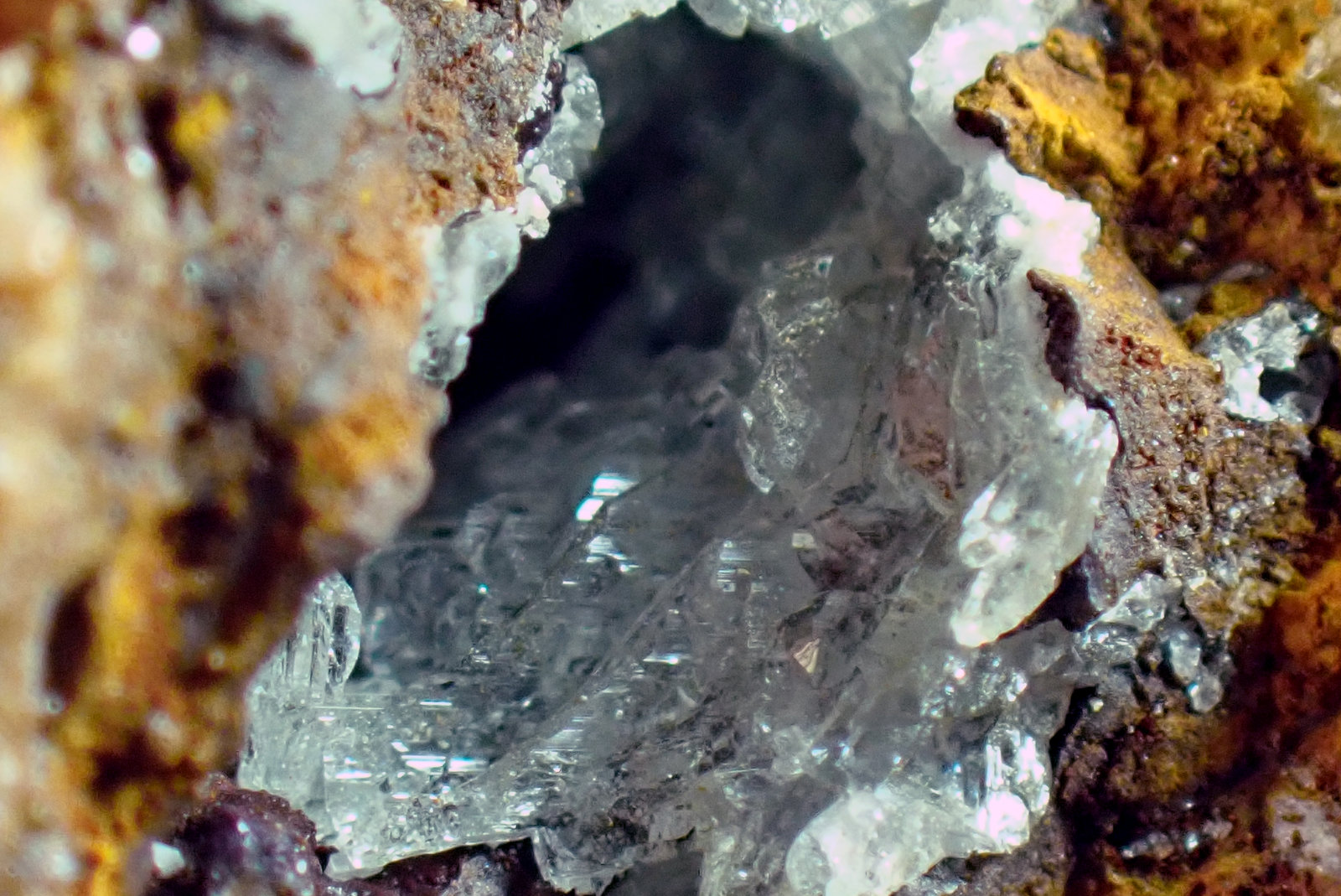 Hemimorfita
Medida: 4,1 x 3,2 x 2,6 cm
(Autor: Joan Martinez Bruguera)