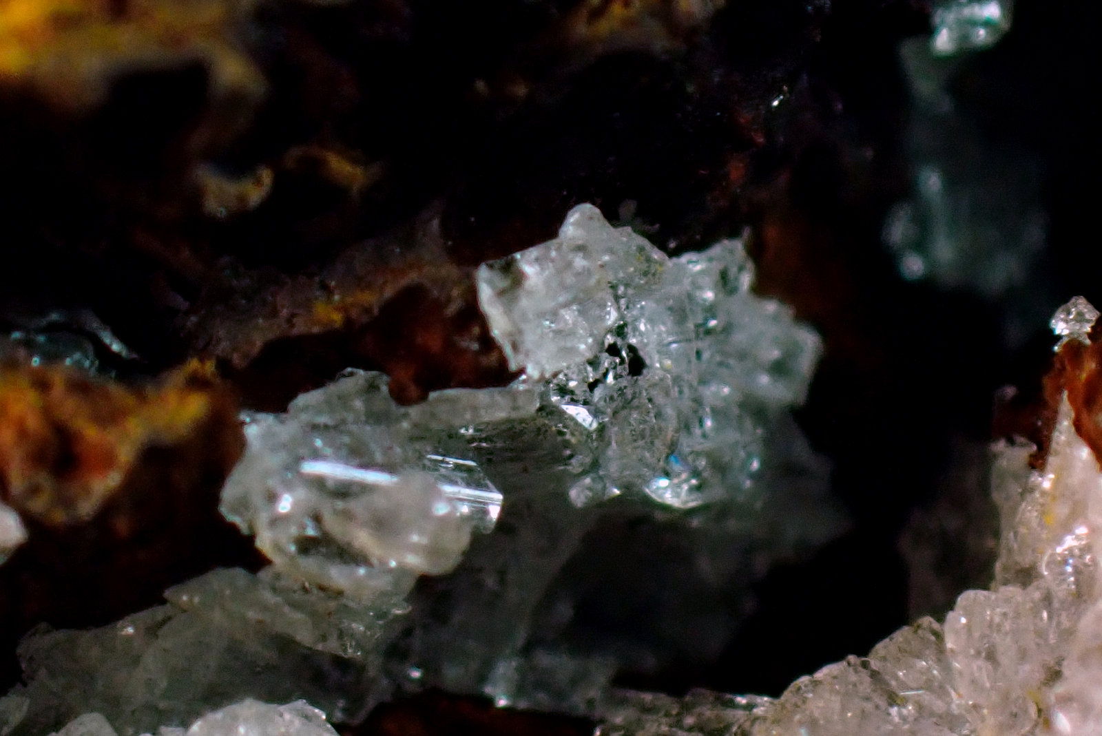 Hemimorfita
Medida: 4,1 x 3,2 x 2,6 cm
(Autor: Joan Martinez Bruguera)