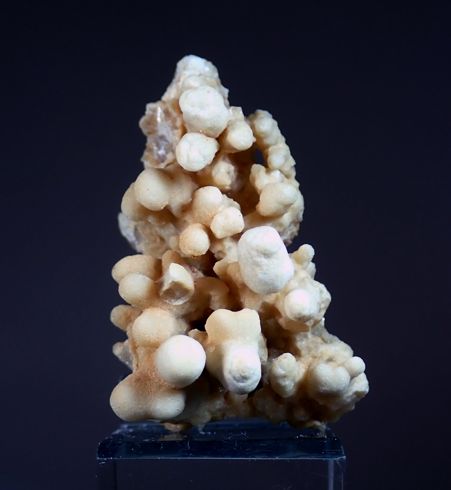Aragonito
Medida: 4,5 x 3,5 x 2,5 cms
(Autor: Joan Martinez Bruguera)