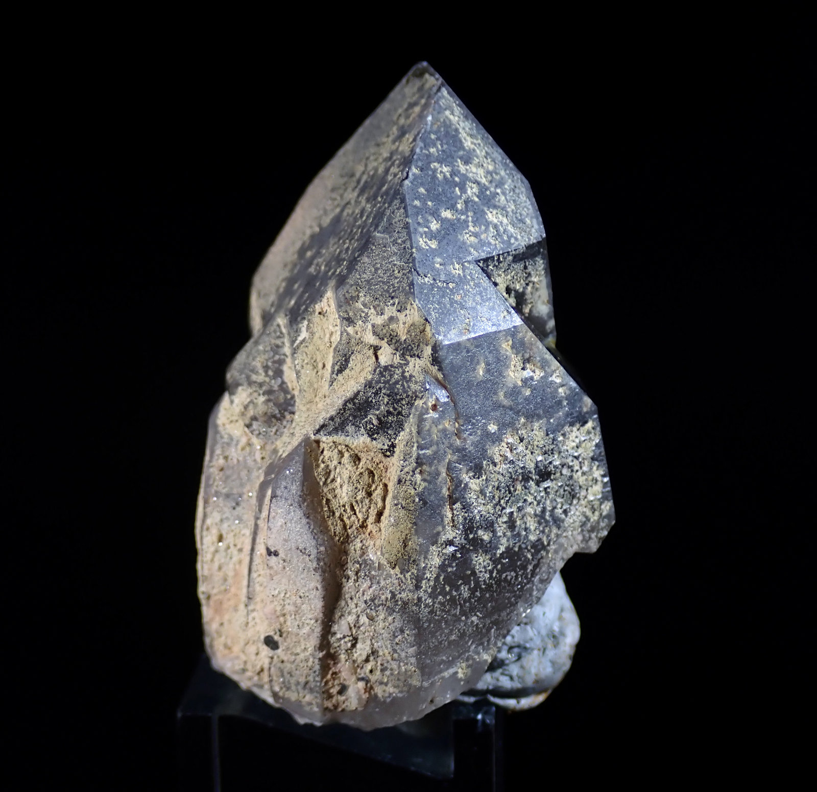 Cuarzo (variedad ahumado)
Medida: 5,1 x 3,7 x 3,4 cms
(Autor: Joan Martinez Bruguera)