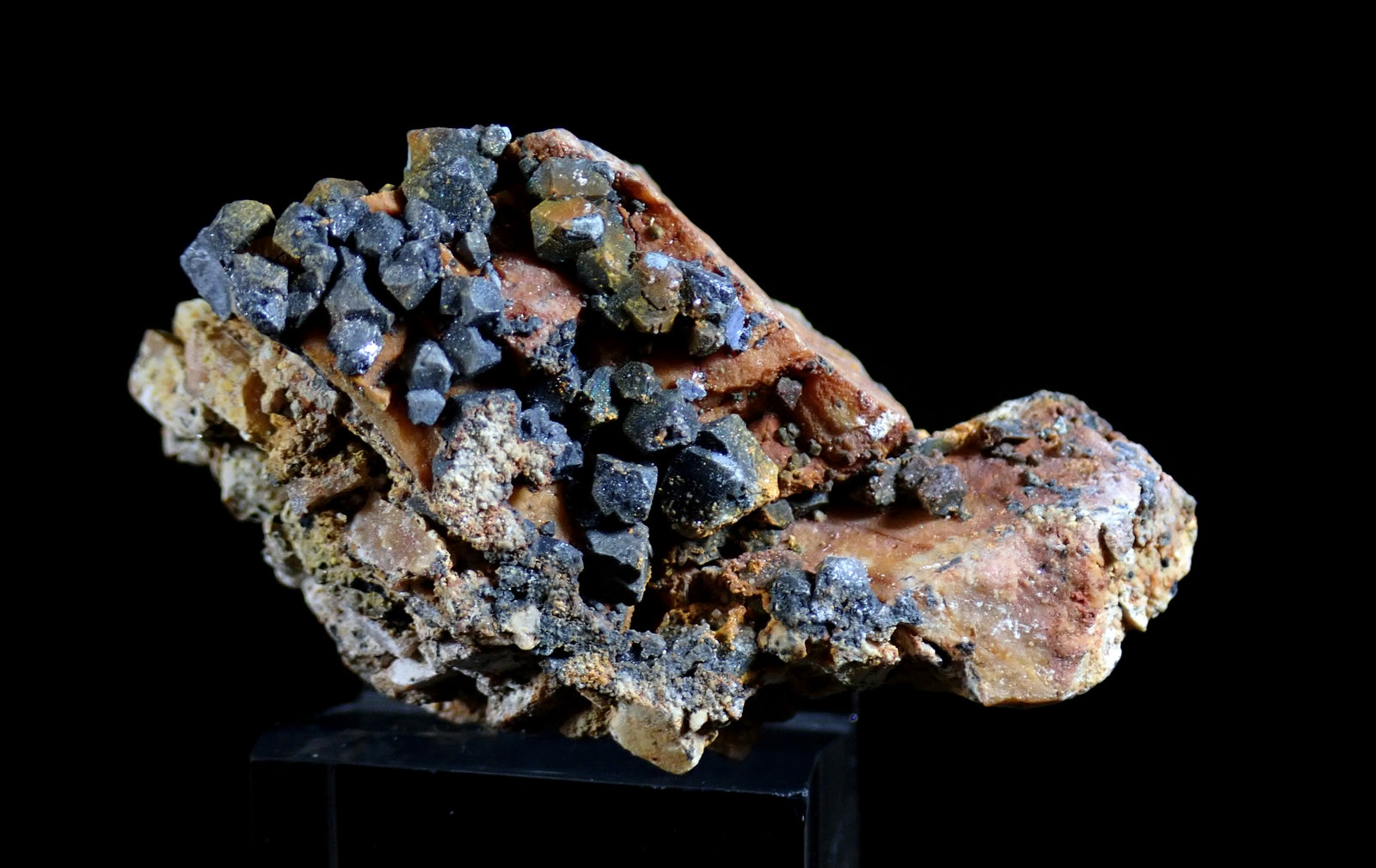 Galena
Medida: 4,9 x 3,5 x 2,6 cms
(Autor: Joan Martinez Bruguera)