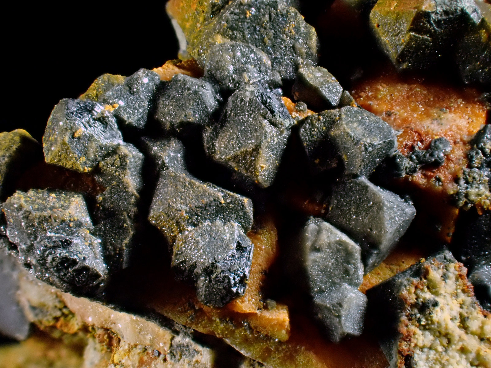 Galena
Medida: 4,9 x 3,5 x 2,6 cms
(Autor: Joan Martinez Bruguera)