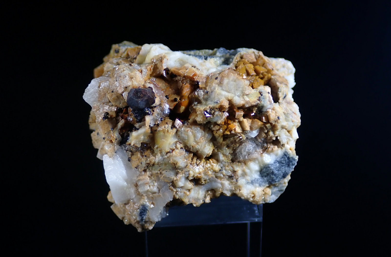 Pirita pseudomórfica de Goethita y Dolomita
Medida: 4,6 x 4,3 x 3,4 cms
(Autor: Joan Martinez Bruguera)