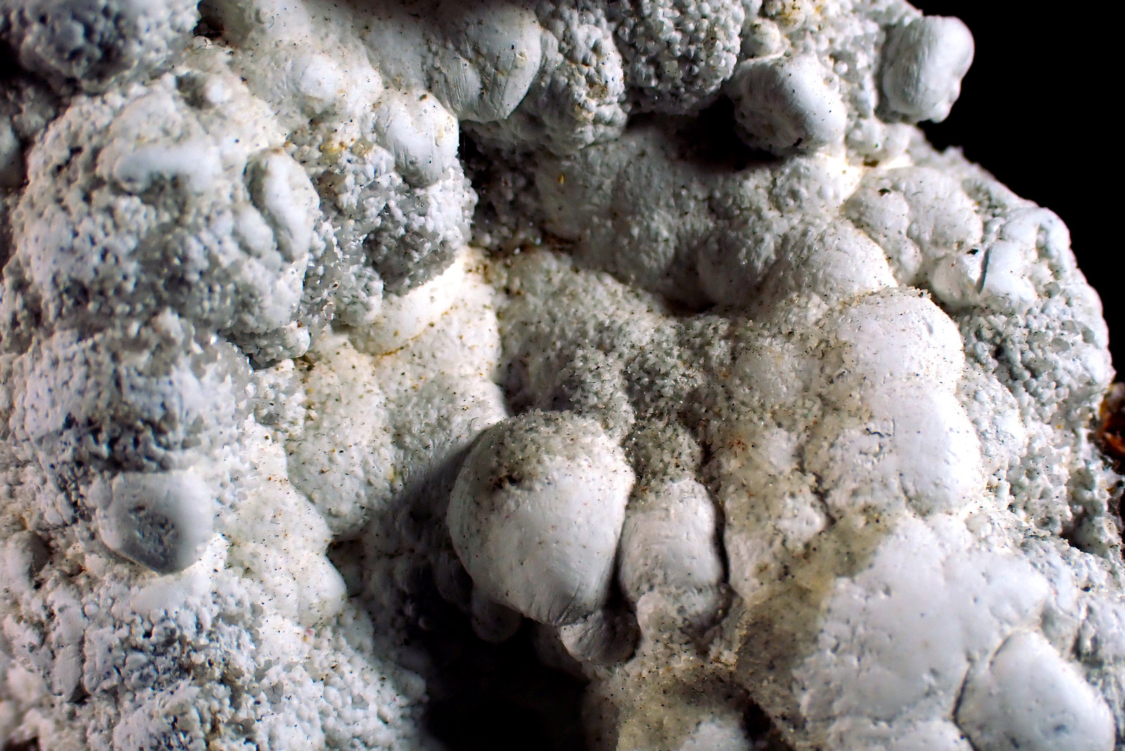 Hidrozincita
Medida: 6,8 x 6,3 x 3,7 cms
(Autor: Joan Martinez Bruguera)