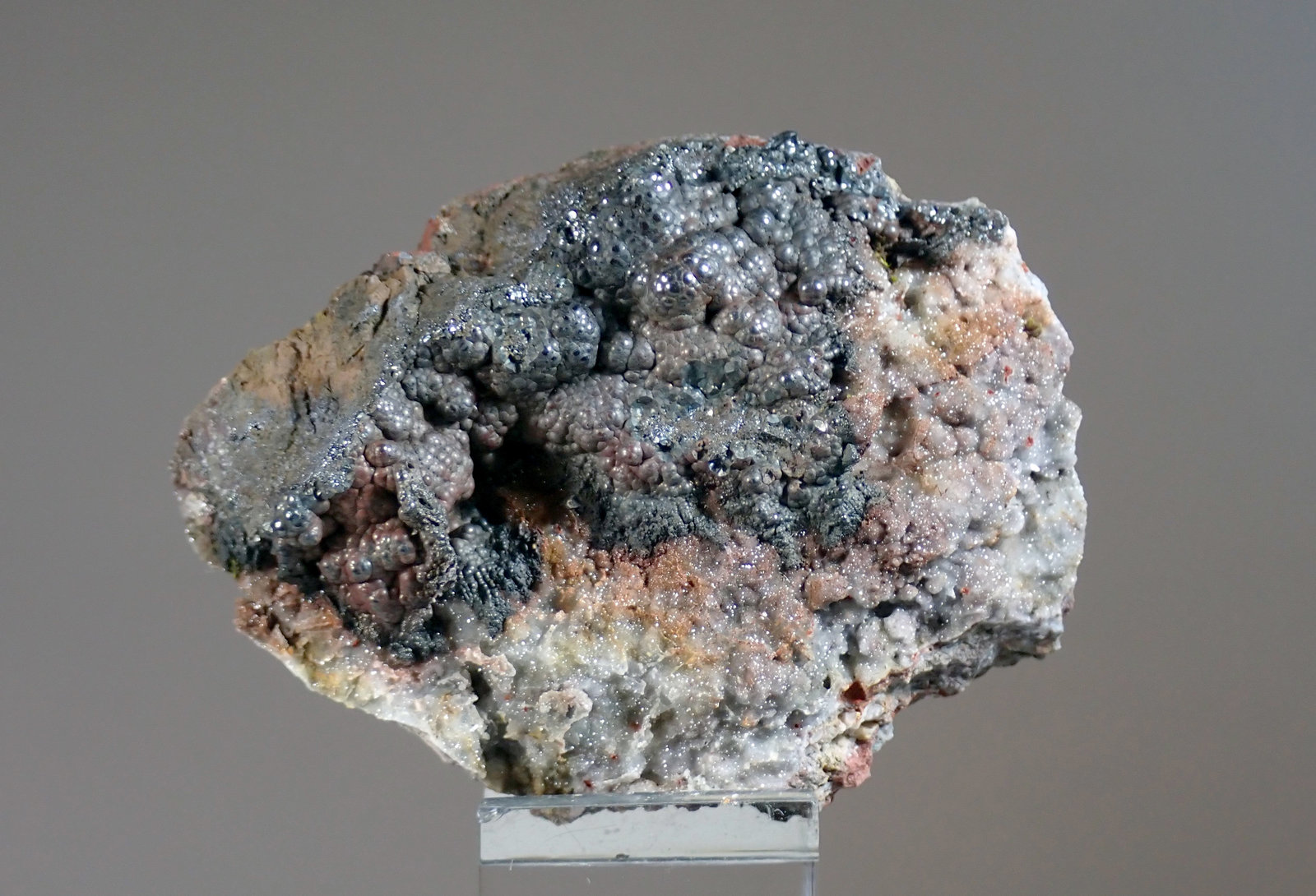 Goethita y Cuarzo
Medida: 7,0 x 5,5 x 2,2 cms
(Autor: Joan Martinez Bruguera)