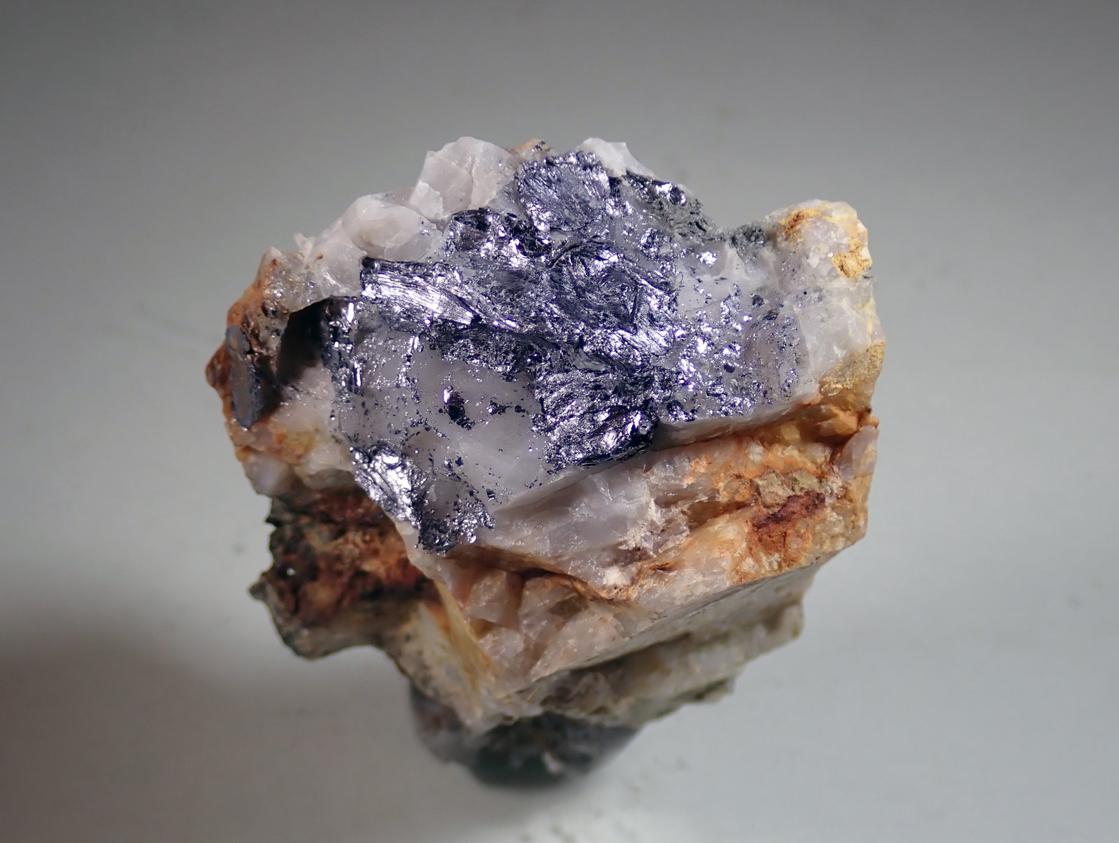 Molibdenita
Medida: 5,5 x 4,6 x 3,1 cms
(Autor: Joan Martinez Bruguera)