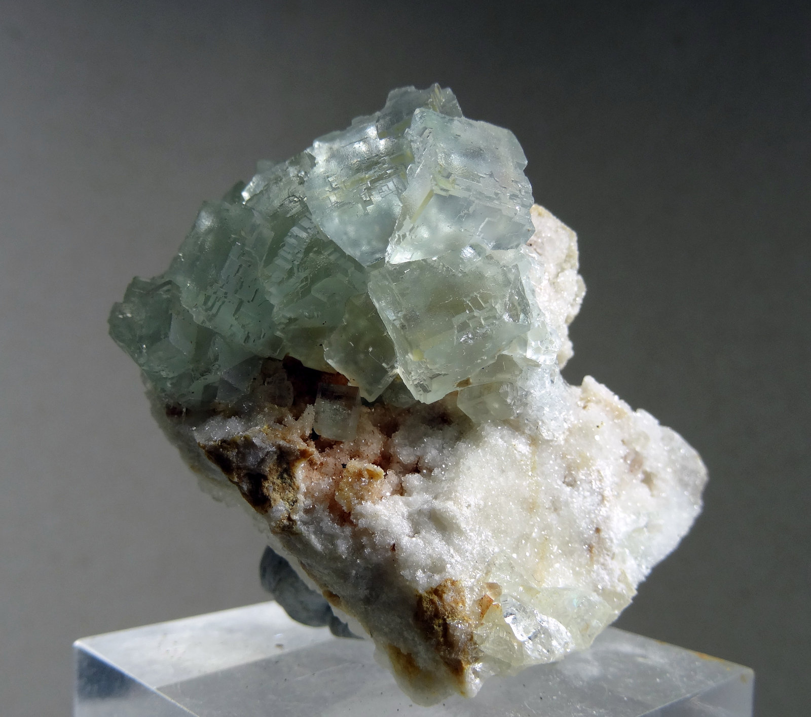 Fluorita
Medida: 4,7 x 4,6 x 3,5 cms
(Autor: Joan Martinez Bruguera)