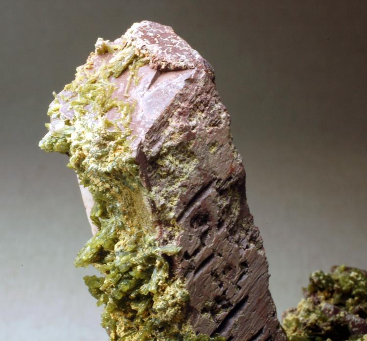 Microclina, cuarzo, clinozoisita-epidota
95 x 55 x 55 mm
(Autor: Joan Martinez Bruguera)