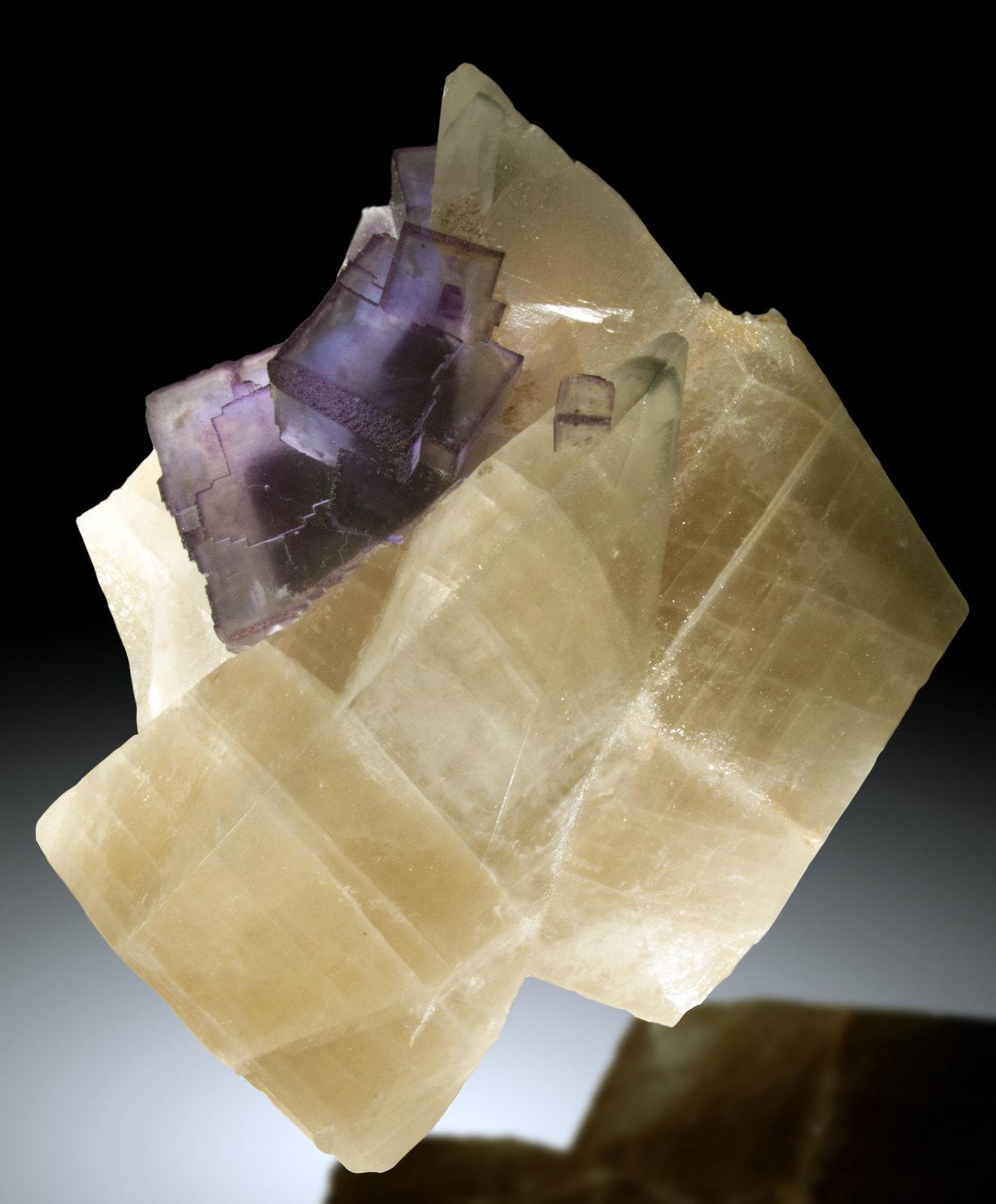 Fluorita, Calcita
20x18cm
(Autor: Raul Vancouver)