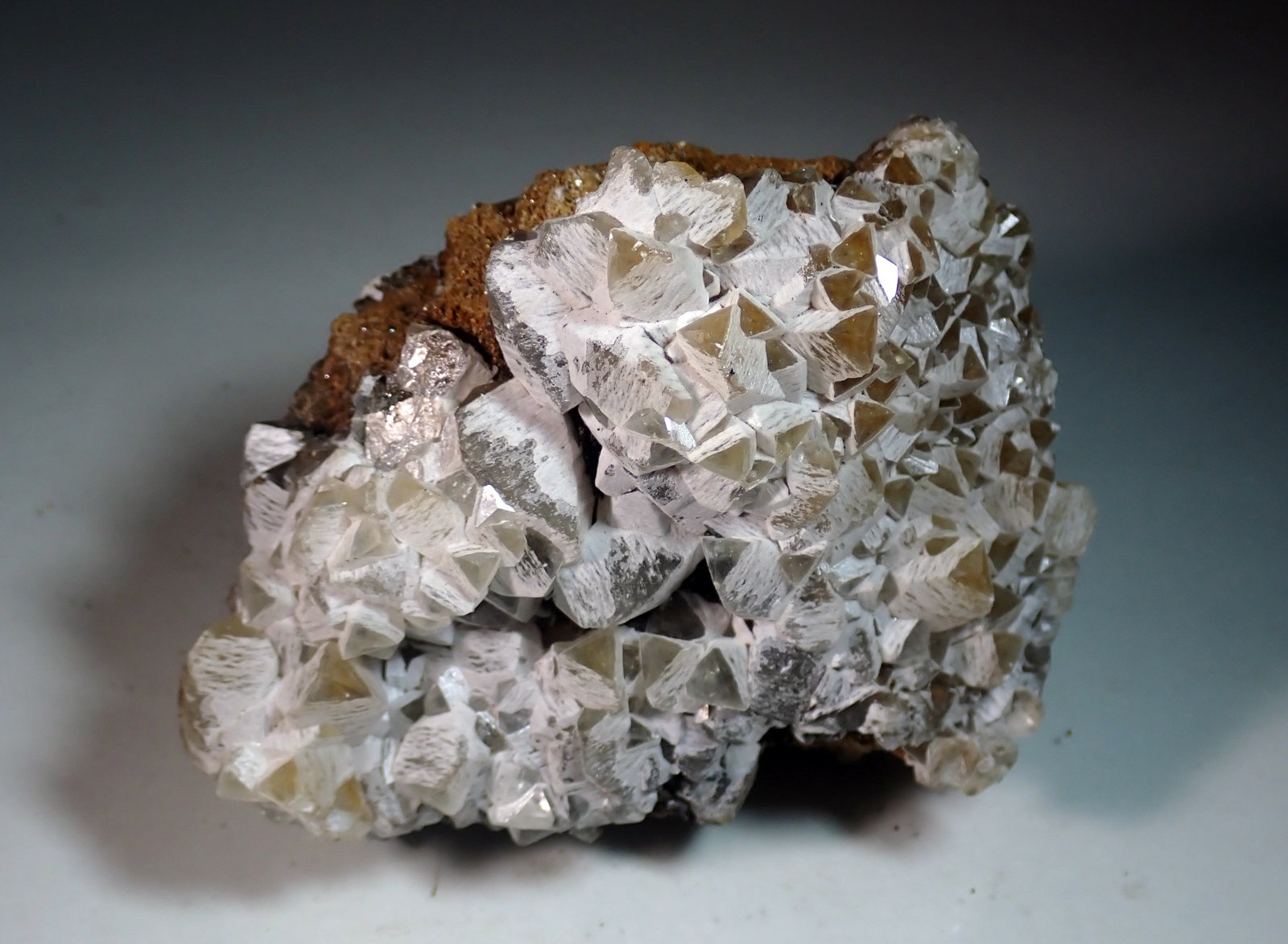 Calcita
Medida: 9,5 x 7,0 x 4,5 cms
(Autor: Joan Martinez Bruguera)