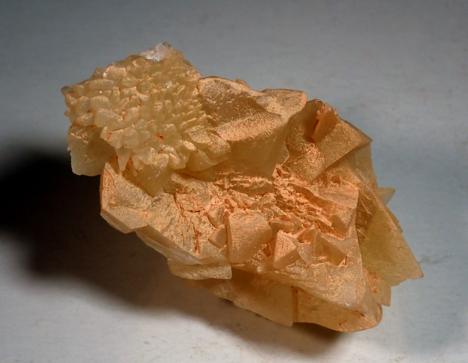 Calcita
Medida: 5,5 x 3,9 x 3,0 cms
(Autor: Joan Martinez Bruguera)