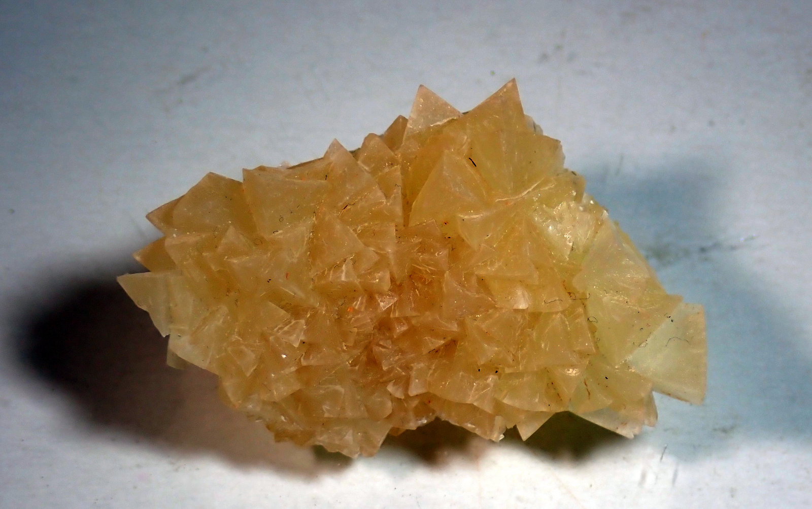 Calcita
Medida: 5,0 x 3,4 x 2,0 cms
(Autor: Joan Martinez Bruguera)