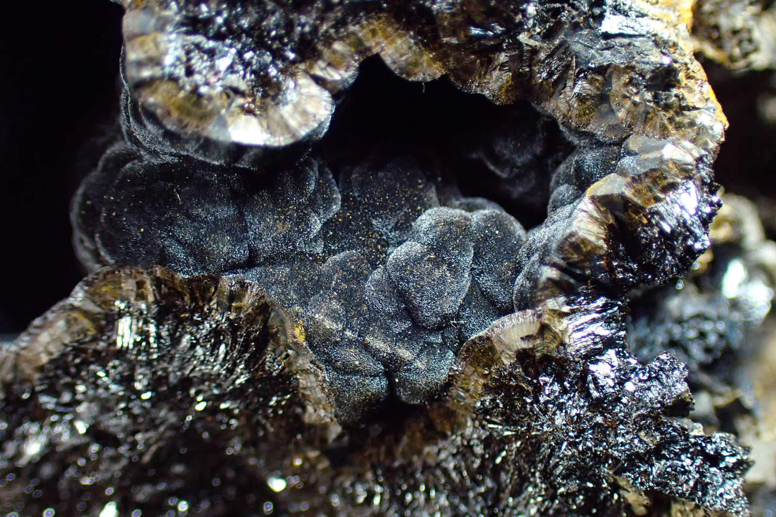 Goethita
Medida: 7,0 x 5,7 x 3,7 cms
(Autor: Joan Martinez Bruguera)