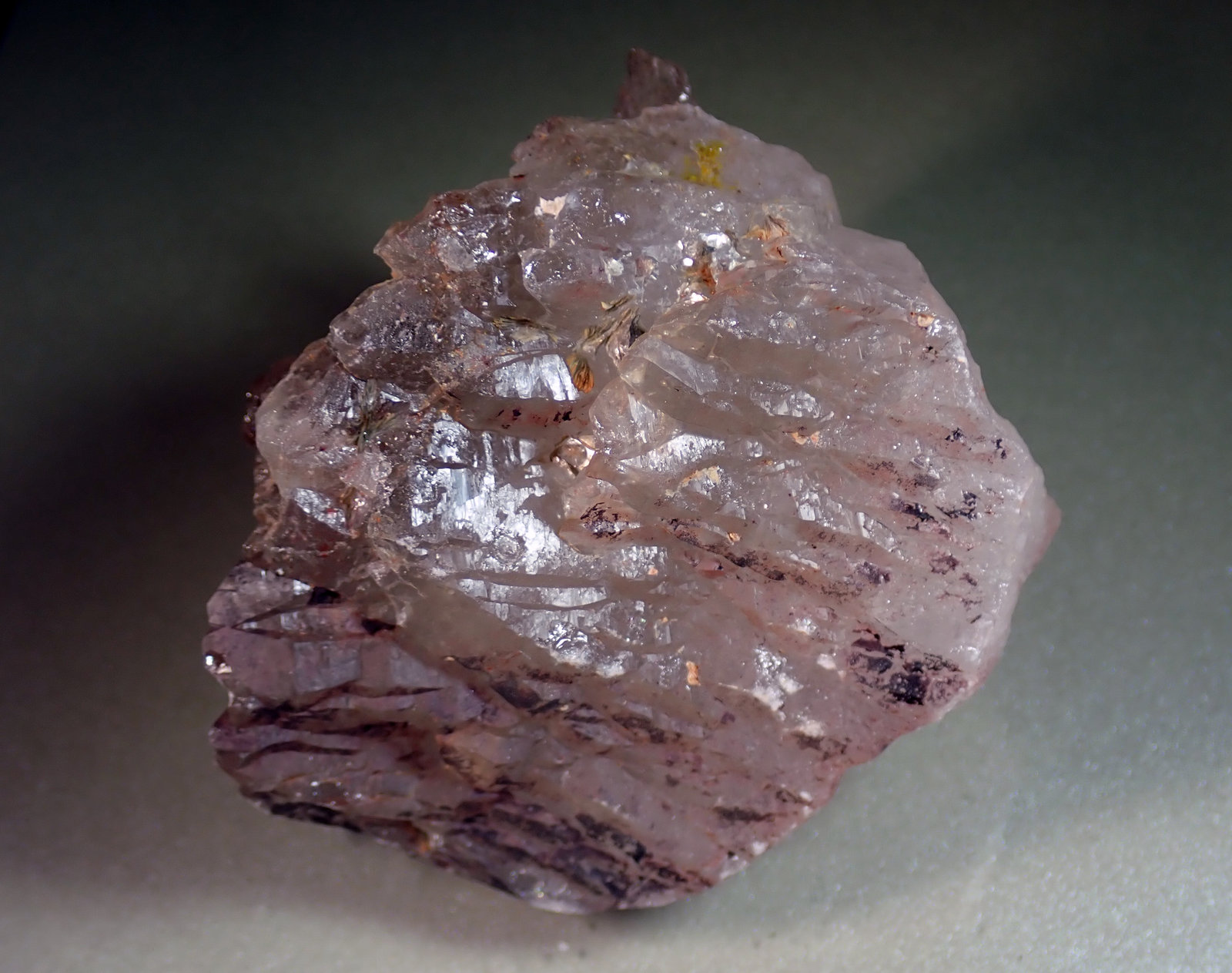 Cuarzo
Medida: 7,7 x 6,7 x 5.1 cms
(Autor: Joan Martinez Bruguera)