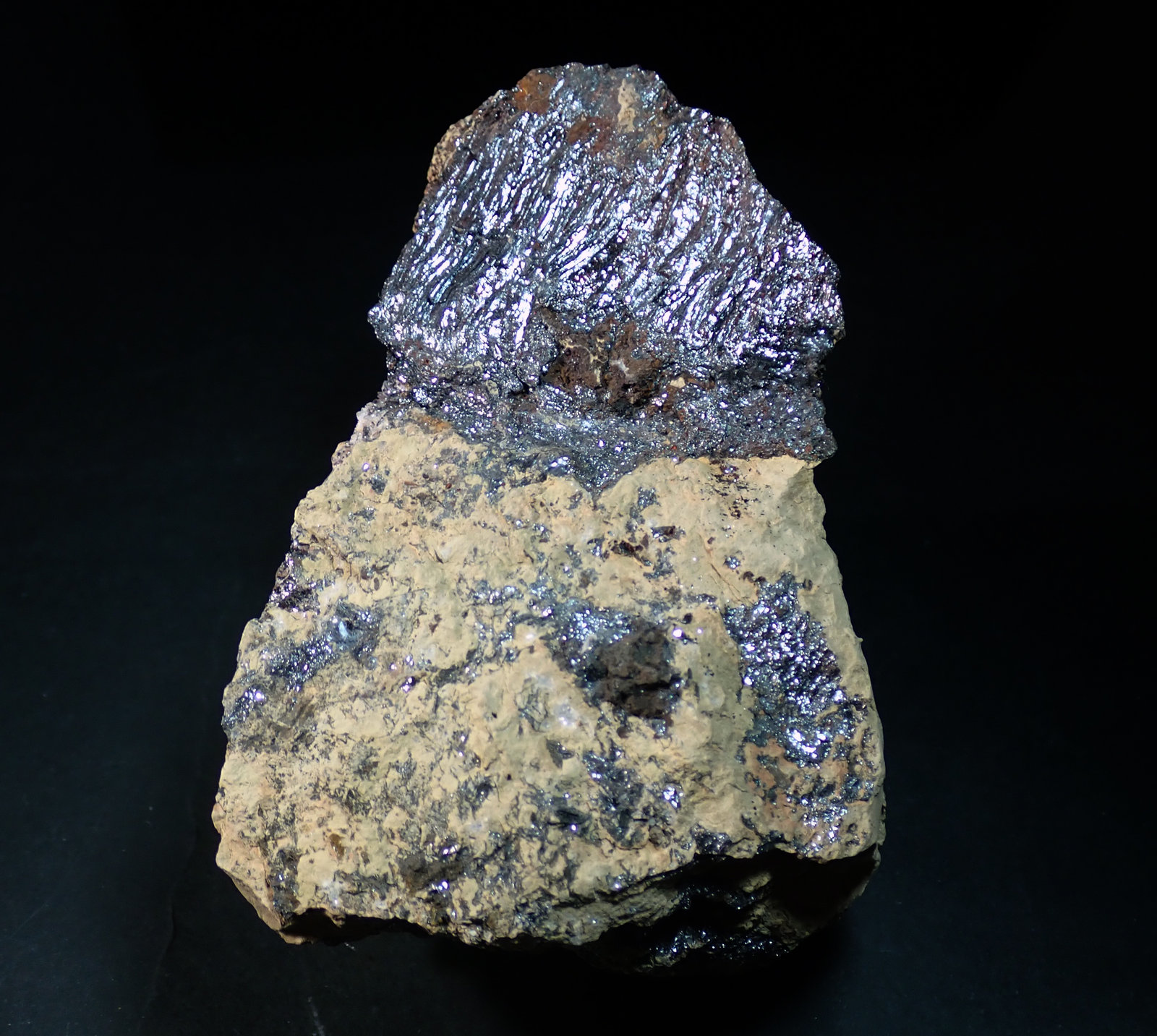 Hematites
Medida: 9,8 x 6,7 x 4,2 cms
(Autor: Joan Martinez Bruguera)
