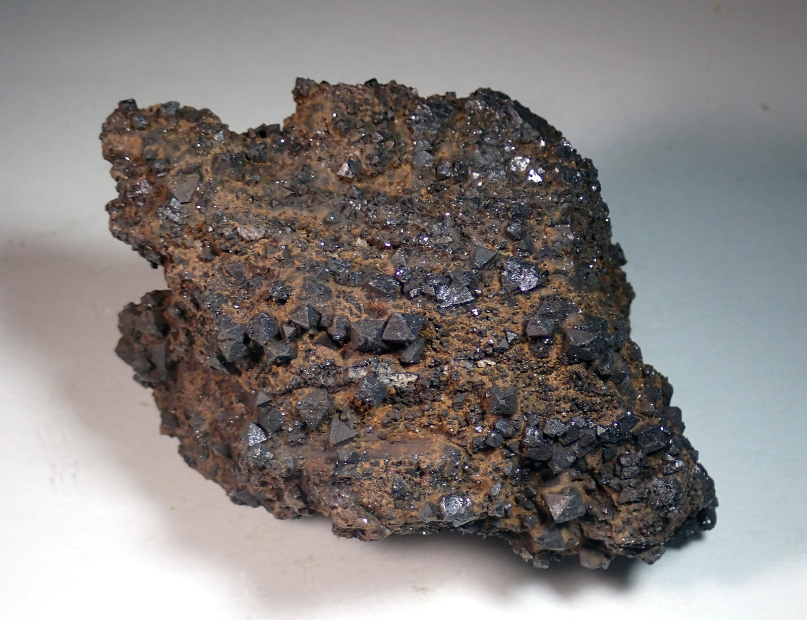 Magnetita
Medida: 9,0 x 6,1 x 3,4 cms
(Autor: Joan Martinez Bruguera)