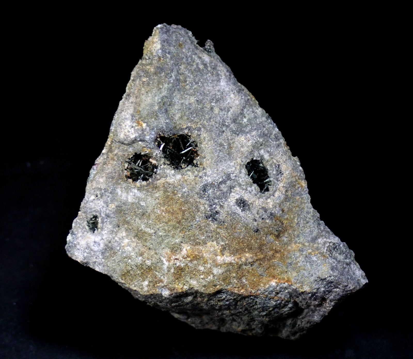 Actinolita
Medida: 6,3 x 5,5 x 1,8 cms
(Autor: Joan Martinez Bruguera)