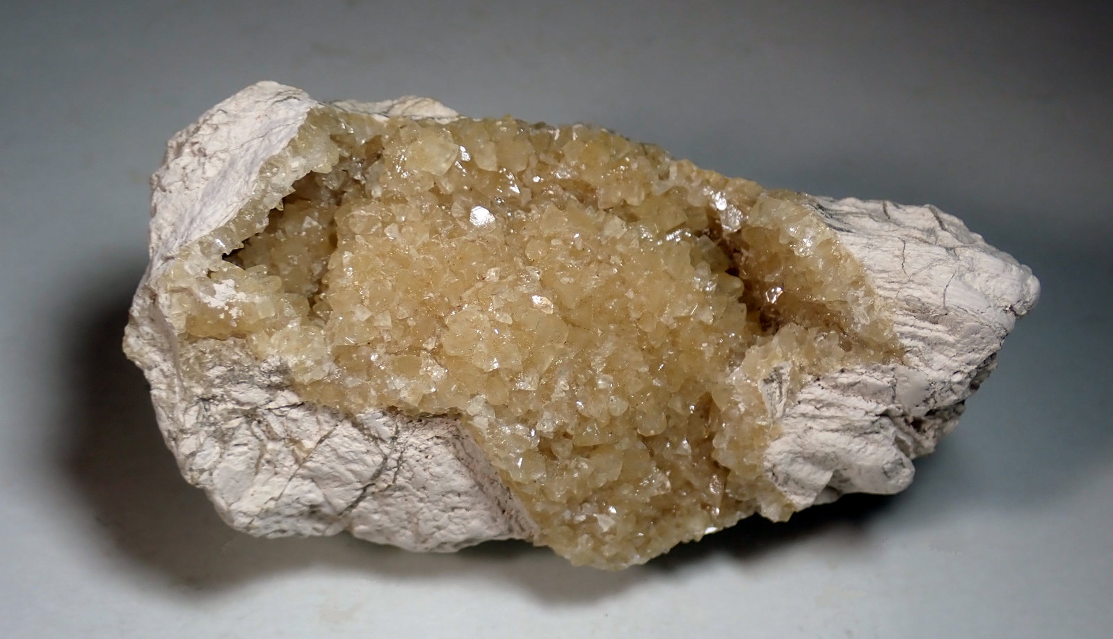Calcita
Medida: 7,8 x 4,3 x 2,8 cms
(Autor: Joan Martinez Bruguera)