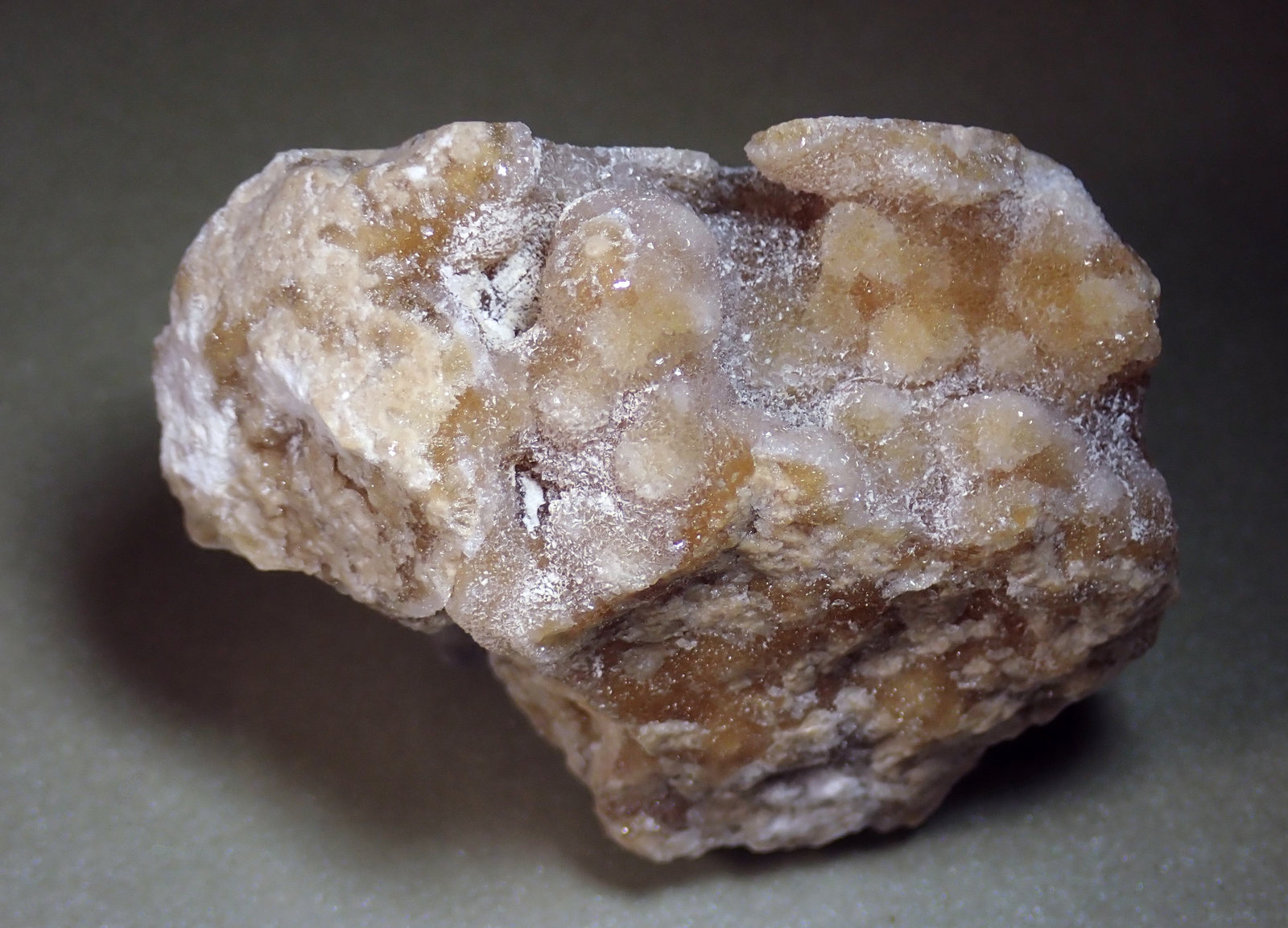 Calcita
Medida: 6,0 x 4,0 x 3,8 cms
(Autor: Joan Martinez Bruguera)