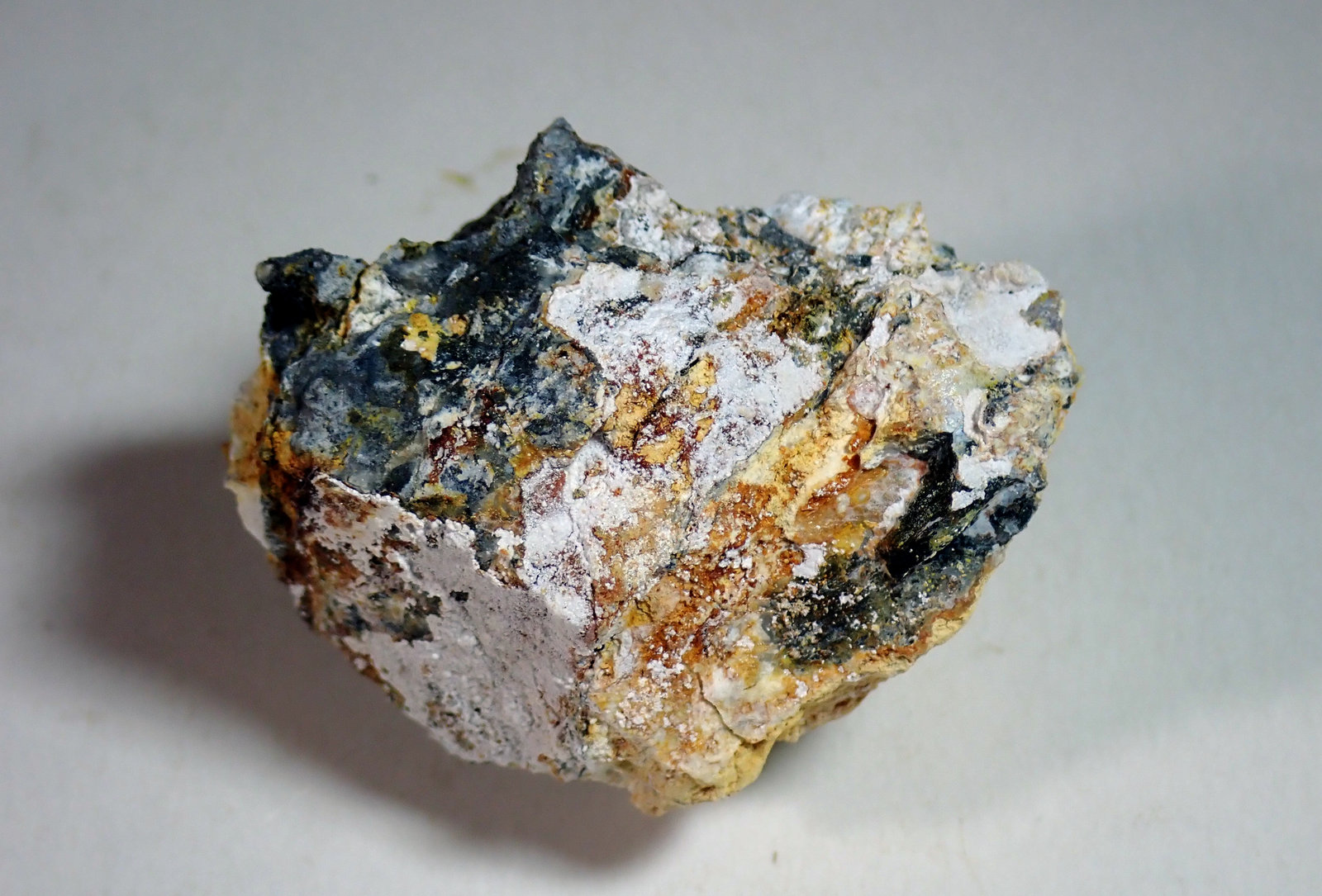 Dundasita
Medida: 4,3 x 3,2 x 2,1 cms
(Autor: Joan Martinez Bruguera)