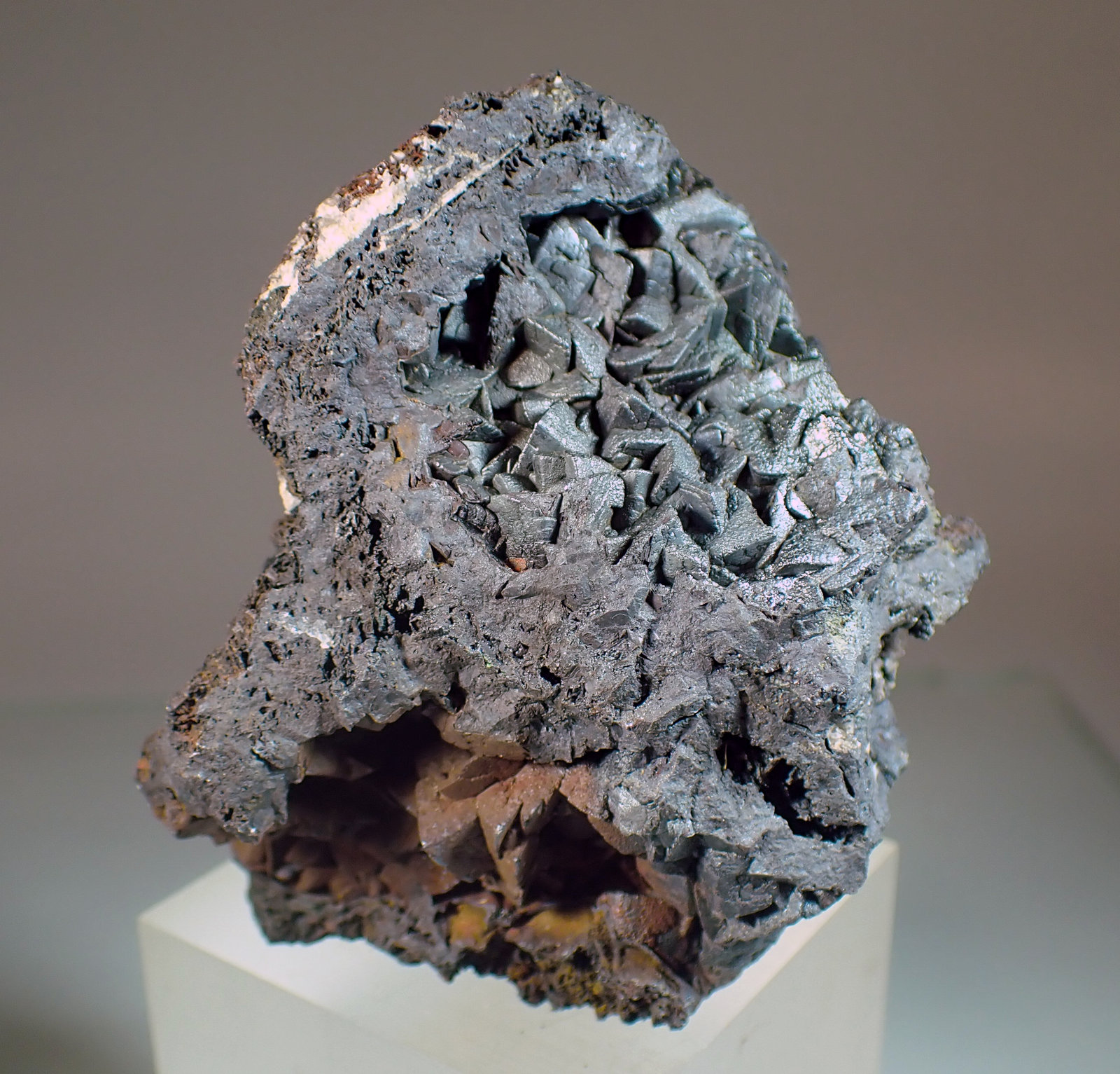 Goethita y Siderita
Medida: 7,1 x 6,9 x 4,6 cms
(Autor: Joan Martinez Bruguera)