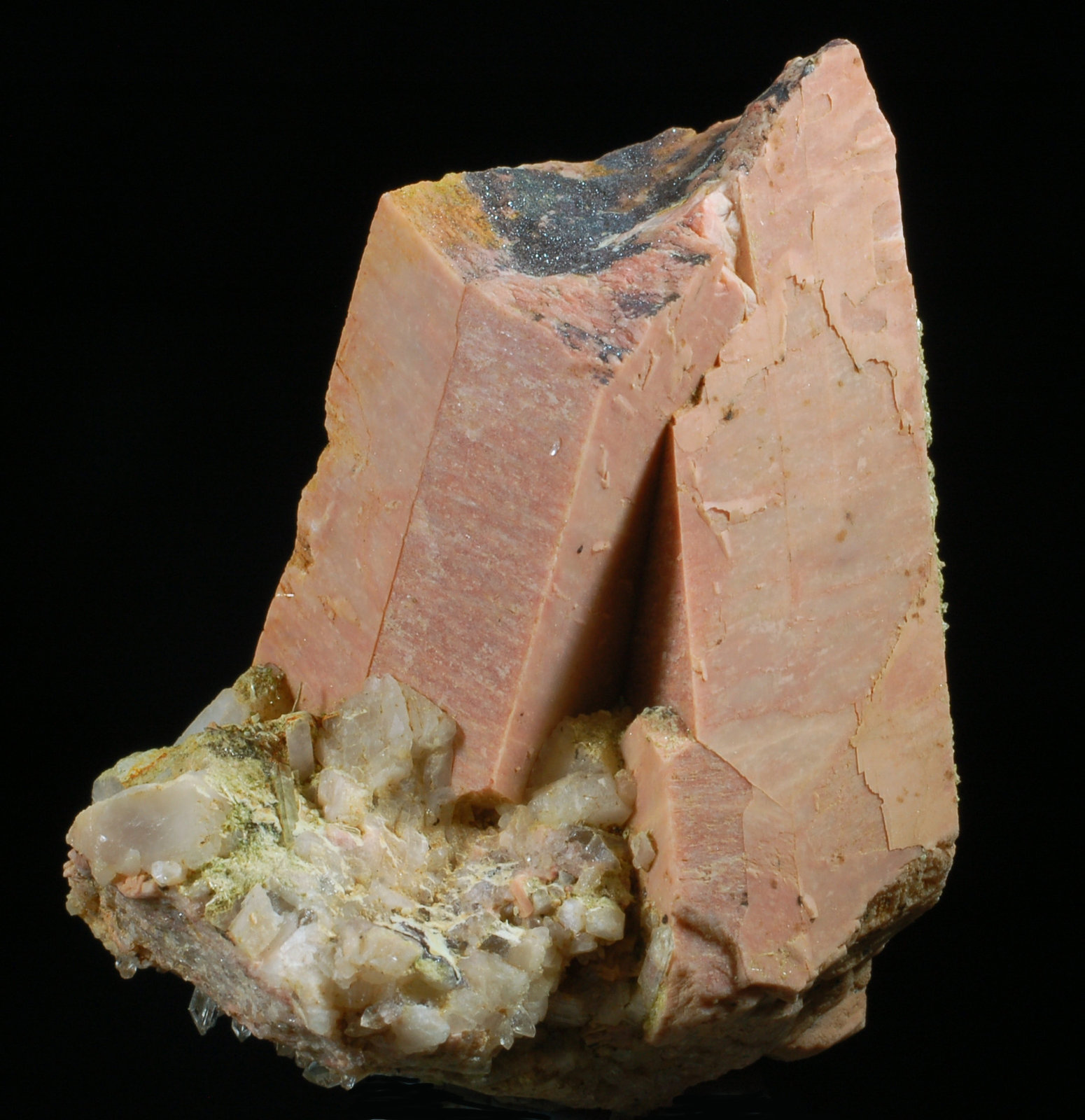 Microclina, Albita, Cuarzo, Hematites y Clinozoisita
44 x 33 x 28 mm
(Autor: Joan Martinez Bruguera)