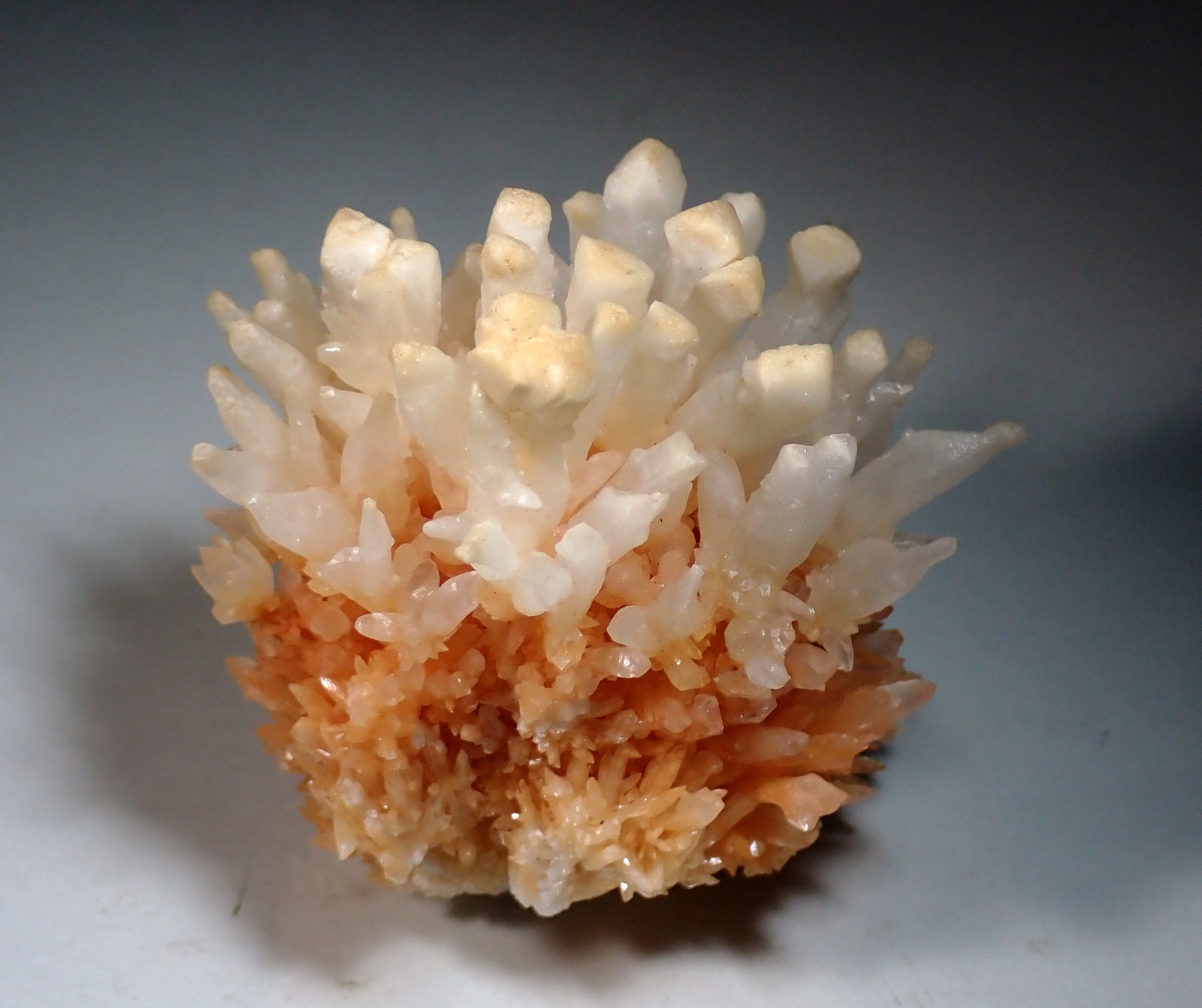 Aragonito
Medida: 6,8 x 6,8 x 5,2 cms
(Autor: Joan Martinez Bruguera)