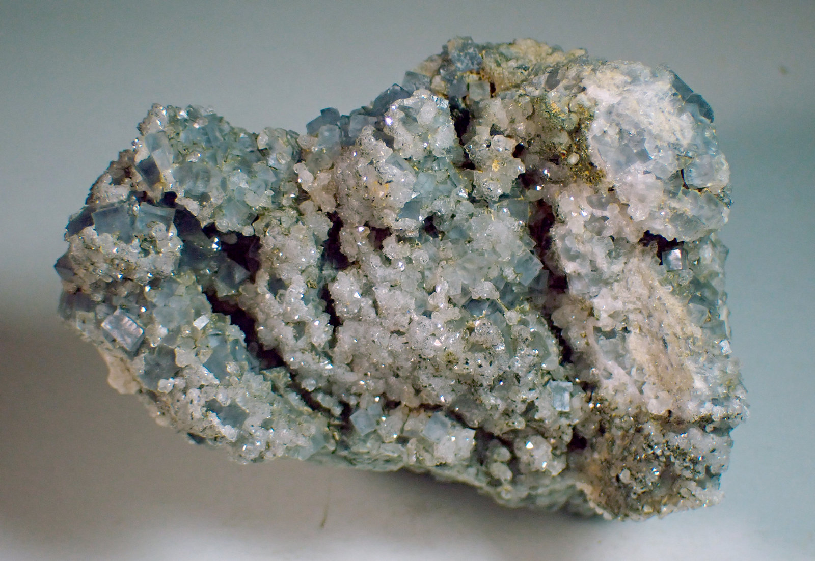 Fluorita y Cuarzo
Medida: 6,9 x 6,8 x 5,6 cms
(Autor: Joan Martinez Bruguera)