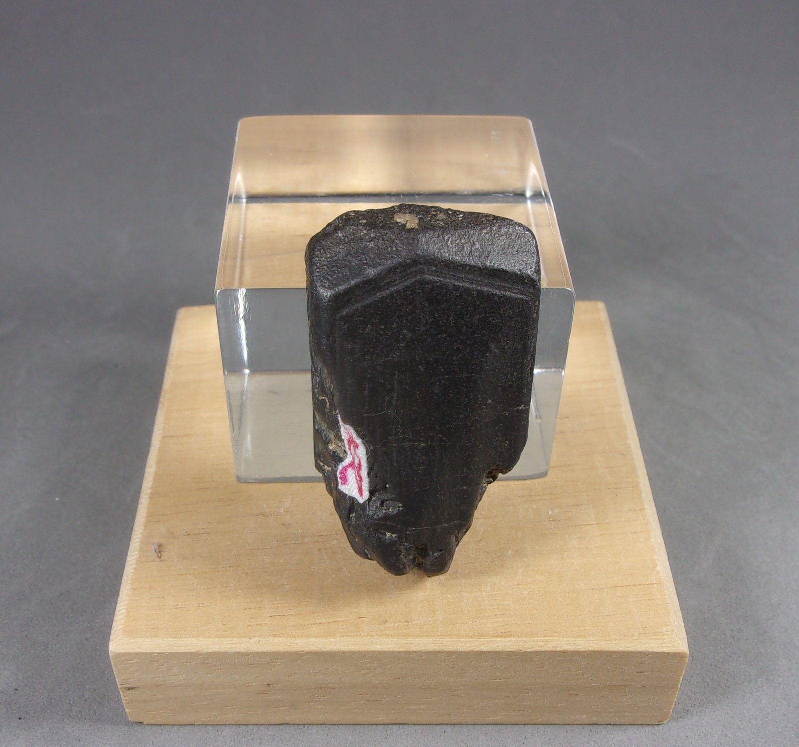 Columbita-Tantalita
4,1 x 2,2 x 1,5 cm.  54,5 g.
(Autor: J. G. Alcolea)